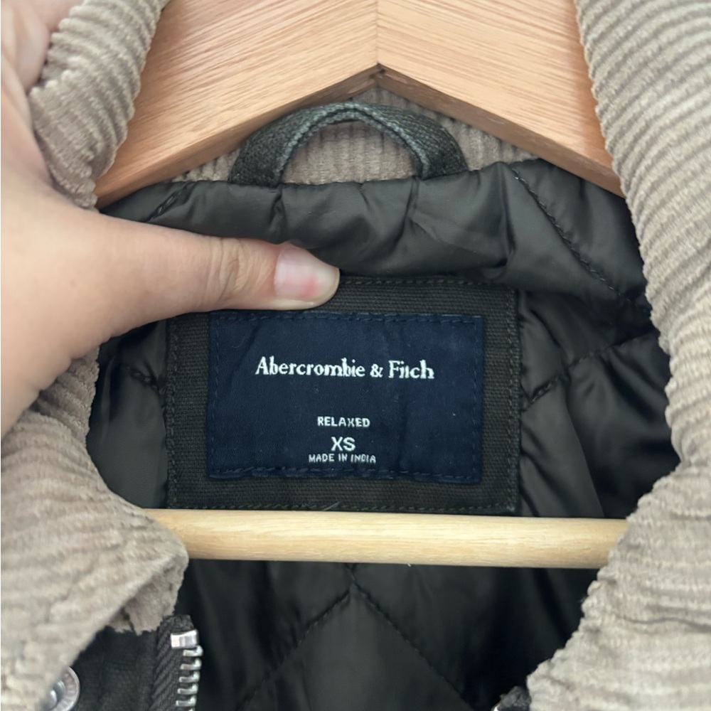 Abercrombie & Fitch Green Workwear Quilted Pocket Zip Jacket - Picture 2 of 2